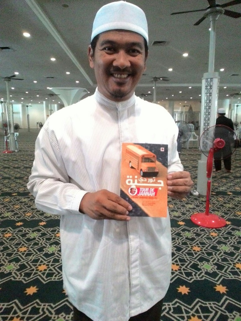 Tour De Jannah - Ustaz Ahmad Dusuki Bersama Buku Terbarunya.